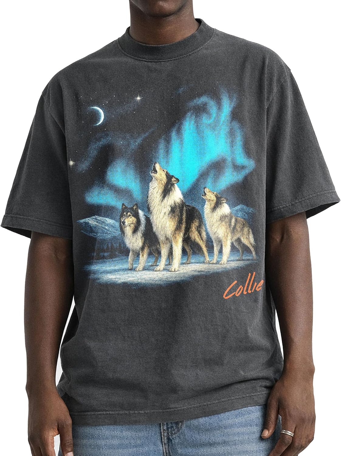 USA Shaka Wear Max-Heavyweight Oversized 7.5oz 100% Faded Cotton Tshirt of Dogs Howling at the Moon in Aurora Borealis -